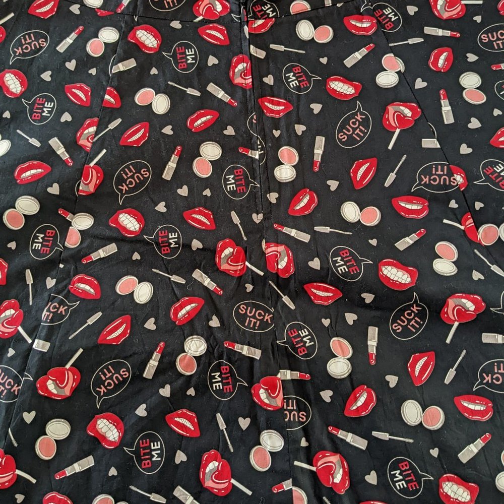 Black Revival skirt in an AU 20 with pink and red lipstick print - Picture 4 of 5